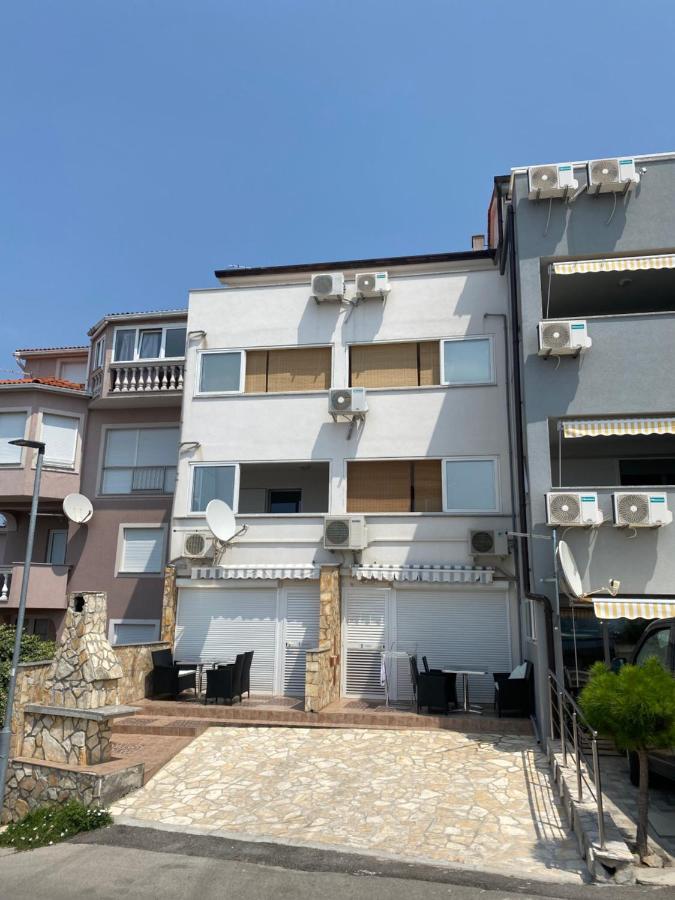 Apartments Michael & Petra , Omisalj, Insel Krk, Kroatien Exterior photo