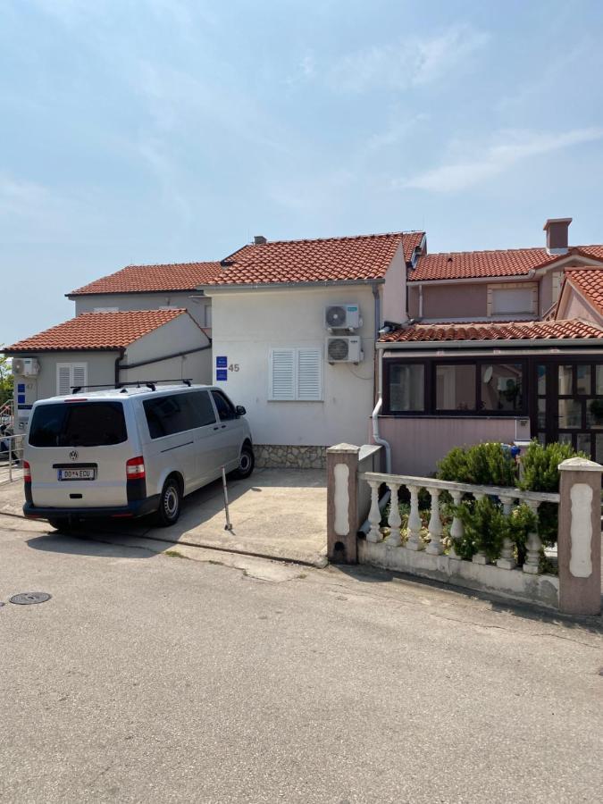 Apartments Michael & Petra , Omisalj, Insel Krk, Kroatien Exterior photo