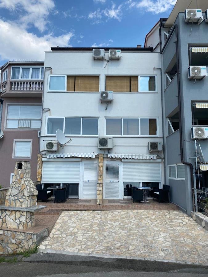 Apartments Michael & Petra , Omisalj, Insel Krk, Kroatien Exterior photo